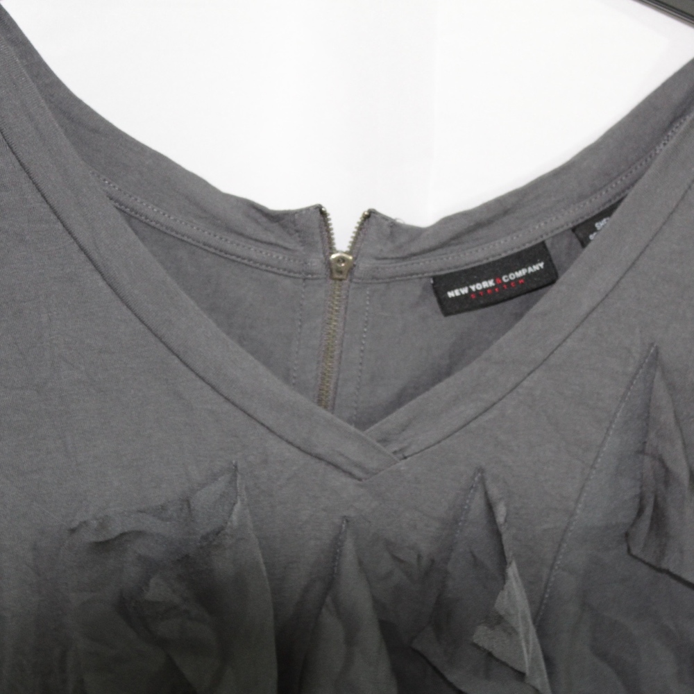 V-Neck Ruffled T-Shirt - Picture 3 of 3